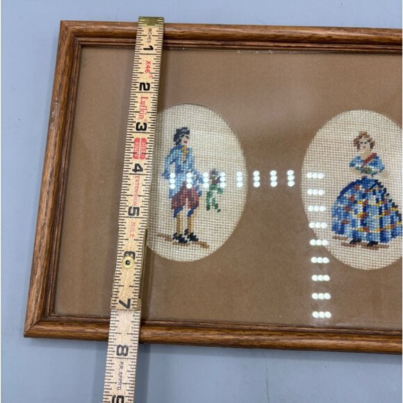Vtg Framed Needlepoint Victorian Couple‎ Oval Mats Oak Frame - Picture 5 of 6